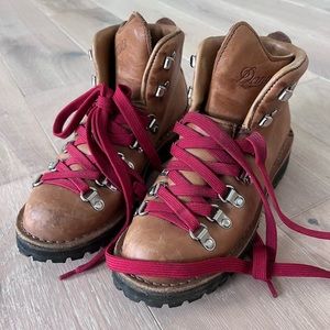Mountain Light Cascade Womens Danner Hiking Boots